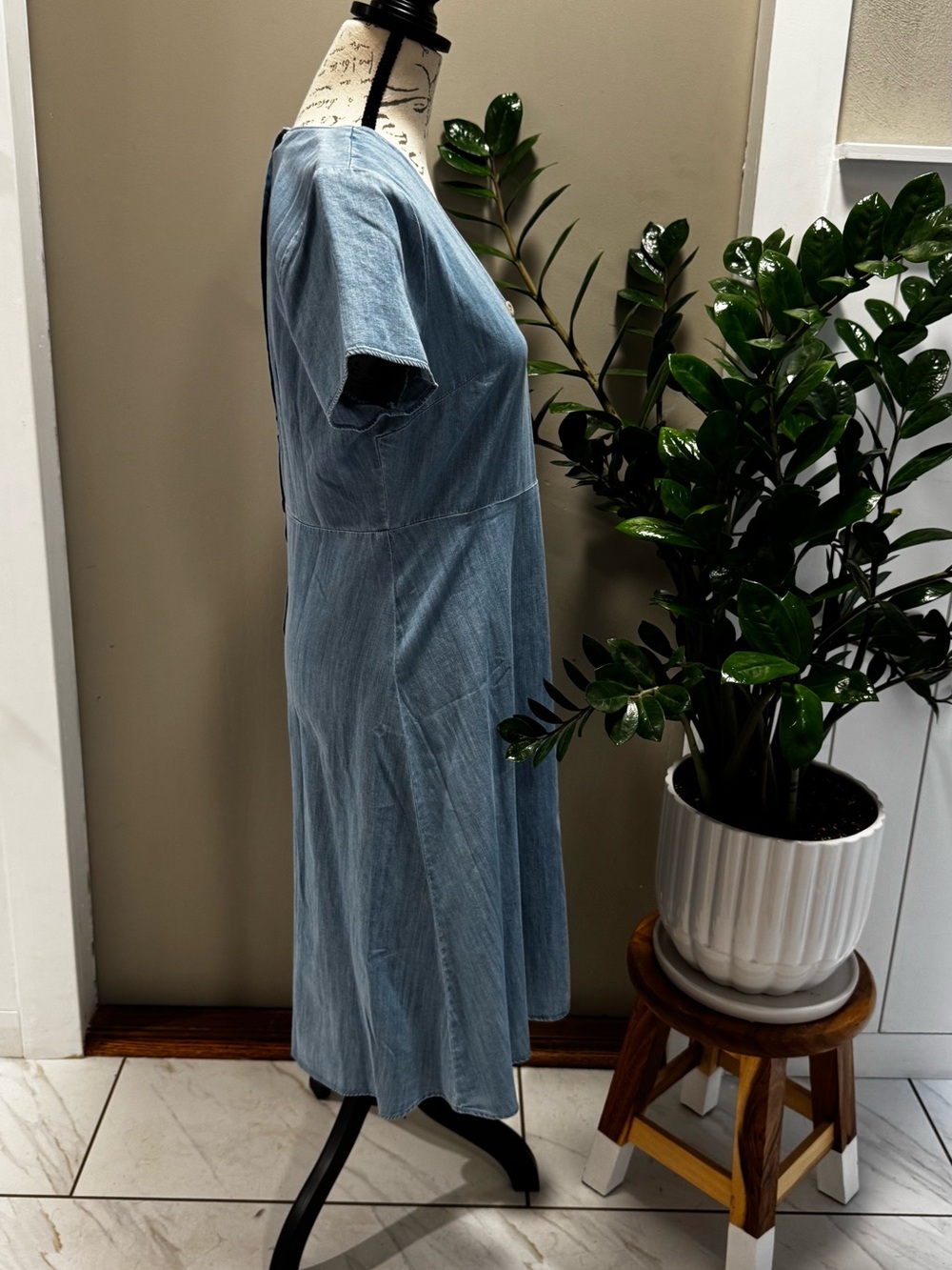 Madewell Chambray Wrap Dress Size 8P Petite Light Wash Button Front NWT - Picture 5 of 7